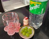 Foto langkah ke 1 dari resep Grape Yakult Squash ala Mama Asi / yLoVeA.