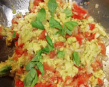 Foto del paso 6 de la receta: Tarta de puerro y cebolla sin masa con guacamole diferente