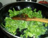 A picture of step 2 of Spinach soup.