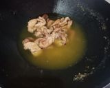 Foto langkah ke 2 dari resep Minyak Ayam.