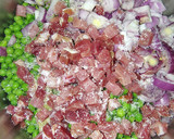 Foto del paso 3 de la receta: Guiso de guisantes con jamón y huevo