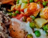 Foto del paso 4 de la receta: HUEVOS A La Flamenca sin Chorizo ni Jamón Serrano...!🍳❤️💛💚