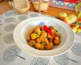 Hình bước làm 2 của món Thịt Kho Hạt Dẻ