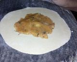 A picture of step 4 of Methi Aloo Parantha.