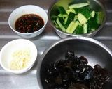 Foto langkah ke 2 dari resep Salad pedas asam maniz mentimun & jamur kuping.