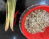 Hình bước làm 1 của món Hến xào sả ớt