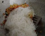 Foto langkah ke 3 dari resep Bihun sayur isi pastel.