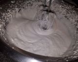 Foto del paso 4 de la receta: Merengue de vino de frutilla🍷😋
