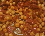 A picture of step 2 of Chickpea and chorizo tapas.