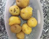 Foto del paso 1 de la receta: Arepas 🫓 de papa con queso 🧀✨