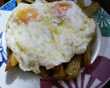 Foto del paso 3 de la receta: Huevos fritos fantasma 👻con patatas 🥔receta de mi marido Paco