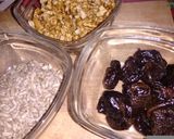 Foto del paso 2 de la receta: Crema de nueces y ciruelas enriquecida con Agua de Mar