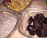 Foto del paso 2 de la receta: Crema de nueces y ciruelas  enriquecida con Agua de Mar