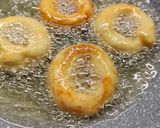 Foto del passaggio 4 della ricetta Ciambelle fritte di patate
