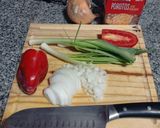 Foto del paso 2 de la receta: Guiso de pollo con porotos y verduras muy sabroso y nuevo cuchillo 🔪