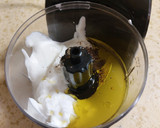Foto del paso 1 de la receta: Aderezo de yogurt, albahaca y poppy seeds