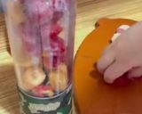 Foto langkah ke 2 dari resep Strawberry Banana Smoothies 🍓🍌.