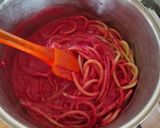 Foto del passaggio 4 della ricetta Pizza di Maccheroni con Barbabietola Rossa