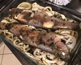 Une image de l'étape 7 de Truites saumonées aux oignons doux d Italie et aromates de la mer.