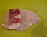 Foto del paso 6 de la receta: Rollitos de pollo y jamón en salsa de pimientos del piquillo