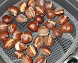 Une image de l'étape 4 de Marrons grillés à l'air fryer.