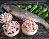 Foto del paso 1 de la receta: Trucha al horno con bacon y champiñones