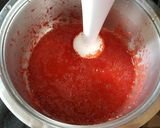 A picture of step 2 of Strawberry Shots (Erdbeer Limes).