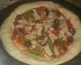 A picture of step 3 of Chicken,vegetable and cheese pizza.