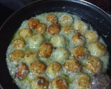 Foto del paso 4 de la receta: Albóndigas de pescado y langostinos en salsa verde