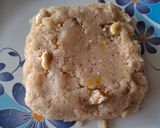 A picture of step 4 of Semolina halwa with banana.