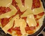 Foto langkah ke 8 dari resep Pizza teflon homemade by momskeens yummie 🍕🍕🍕.