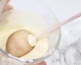 Foto del paso 3 de la receta: Piruletas de vainilla bañadas con chocolate blanco