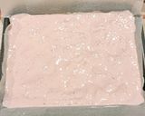 Hűsítő szeretet - epres, málnás joghurt bark recept fázis 2 fotója