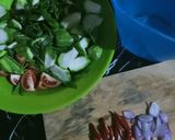 Foto langkah ke 2 dari resep Sayur Bening Oyong Daun Gingseng.