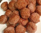 Foto del paso 2 de la receta Albóndigas mixtas en salsa de tomate y vino tinto