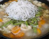 Foto langkah ke 7 dari resep Sop Sohun Telur Puyuh.