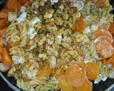 Foto del paso 8 de la receta: Zanahorias con pasta y gambas al pilpil al toque de requesón