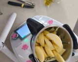 Foto del paso 5 de la receta: Ensalada de repollo, manzana con salmón en TMX