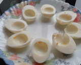 Foto del paso 3 de la receta: Huevos rellenos de ensaladilla de atún