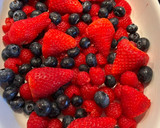 Foto del paso 6 de la receta: Clafoutis de fresas, arándanos y frambuesas