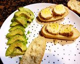 Foto del paso 3 de la receta: Bocaditos de queso, pollo y aguacate 🥖 🧀🍗 🥑