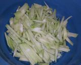 Foto langkah ke 1 dari resep Sayur labu kaldu ayam.