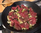 Une image de l'étape 9 de Bœuf sauté ail, oignon et herbes aromatiques du jardin.
