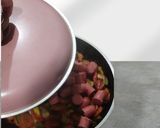 Foto del paso 3 de la receta: Verduras con salchichas parrilleras y huevo