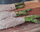 Foto del paso 1 de la receta: Espárragos envueltos en lomito de cerdo