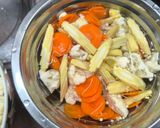 Gambar langkah 3 resipi Tom Yum Sayur.