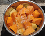 Foto del paso 1 de la receta: Crema de patata y calabaza con toque de orégano