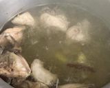 A picture of step 3 of Chicken Stock / Yahkni.