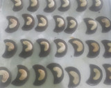 Foto langkah ke 6 dari resep Choco Cashew Cookies.