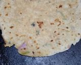 A picture of step 4 of Mix flour makhani roti.